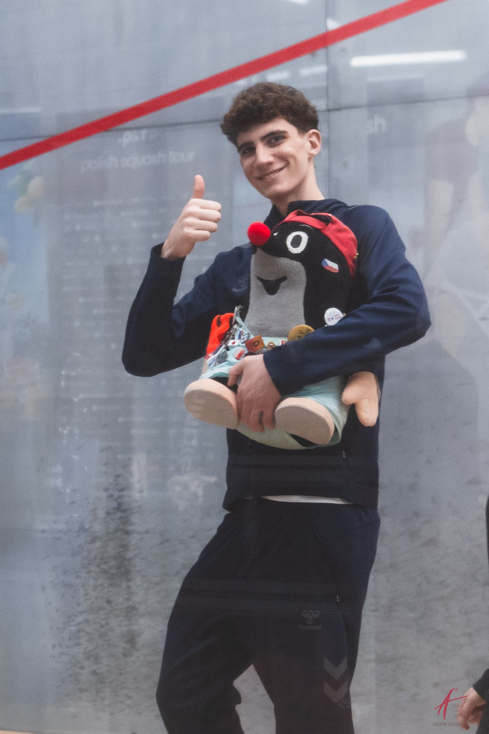 Kibicowanie z klubowym maskotem reprezentacji Czech